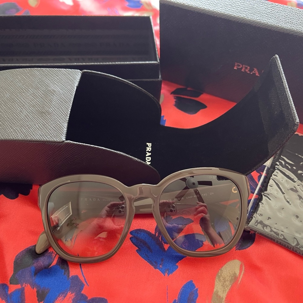 Authentic Prada Sunglasses 👓🌞